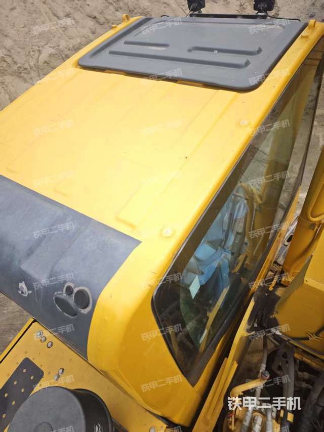 驾驶室顶部（整机外观）