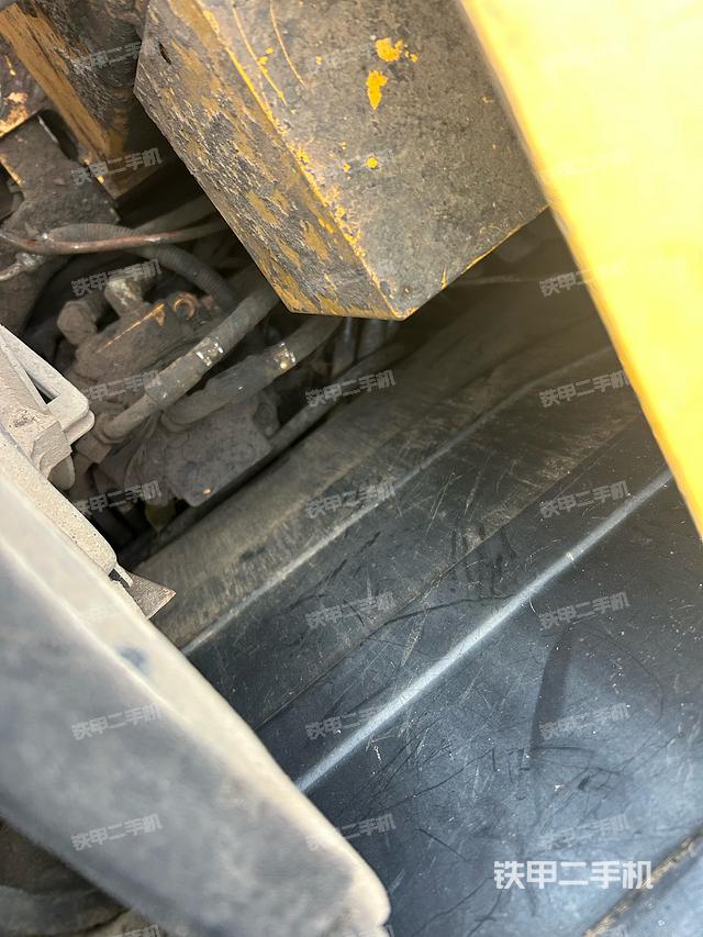 回转马达和主控阀（整机外观）