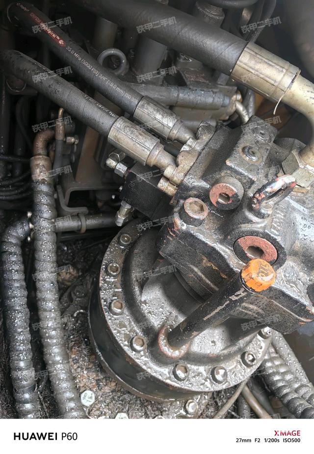 回转马达和主控阀（整机外观）