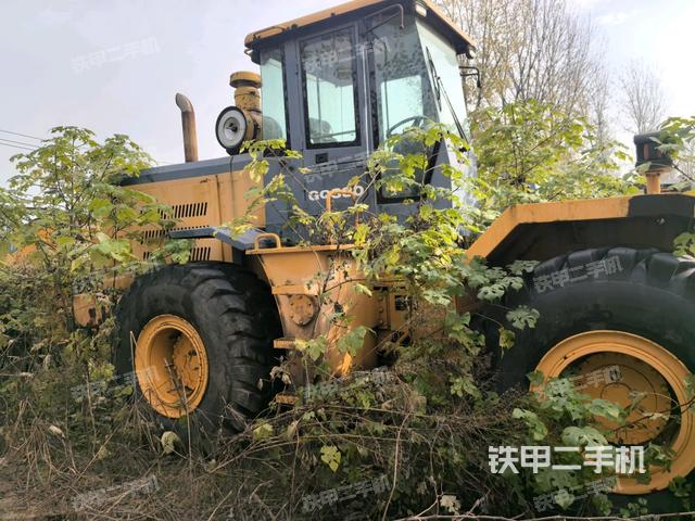 前车架正右侧（压路机前后车架）