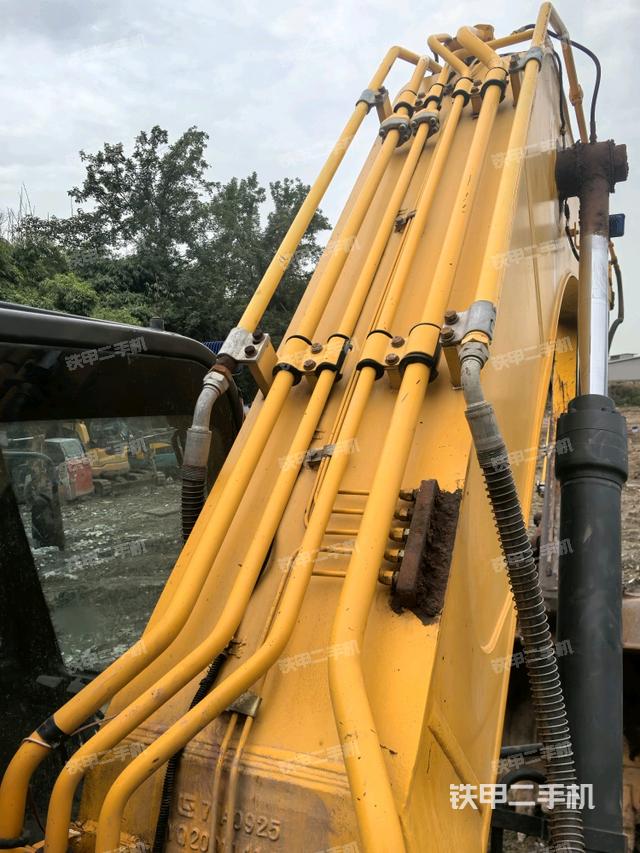 大臂背部俯视（工作和回转装置）