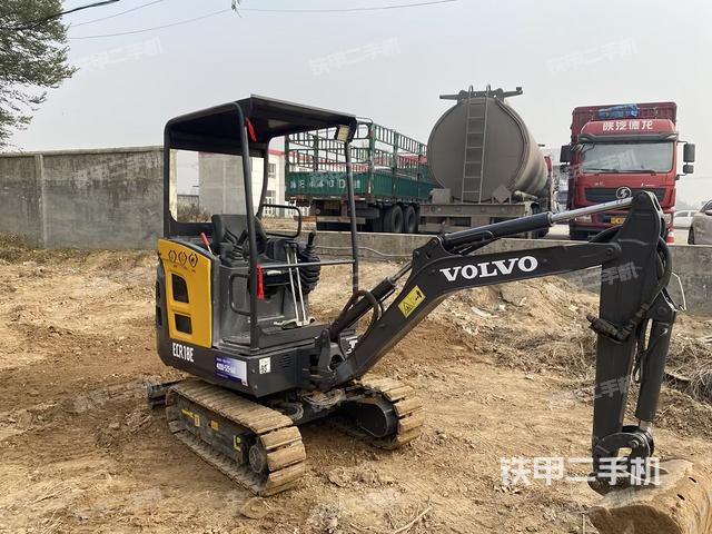 驾驶室顶部（整机外观）