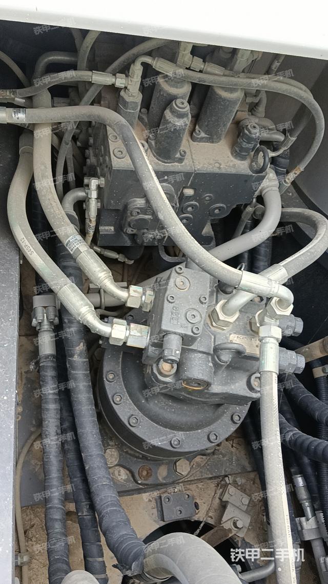 回轉(zhuǎn)馬達(dá)和主控閥（整機外觀）