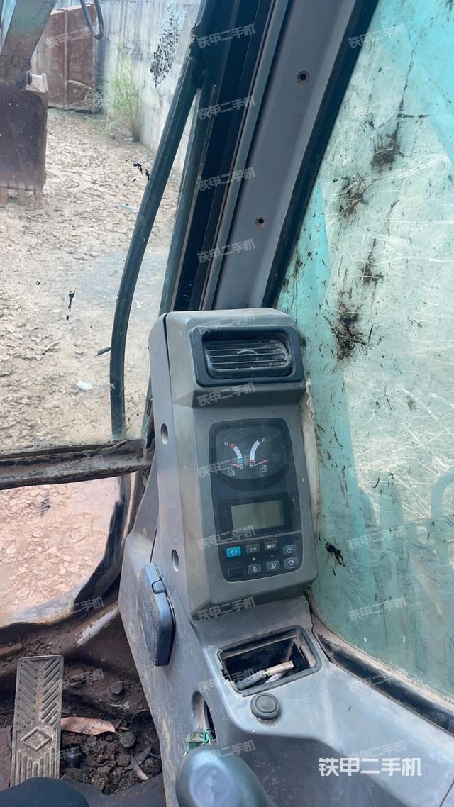 駕駛室頂部（整機(jī)外觀）