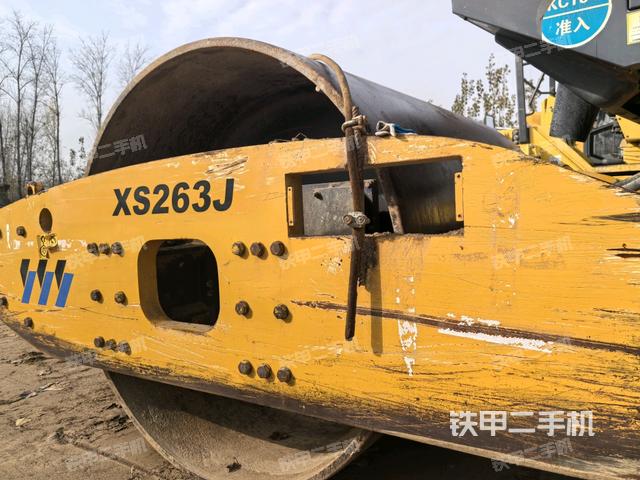 正后侧（压路机前后车架）