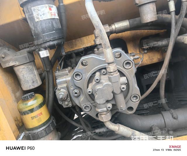 液压泵舱室正面整体（整机外观）