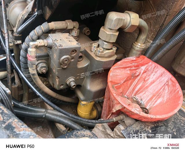 回转马达和主控阀（整机外观）