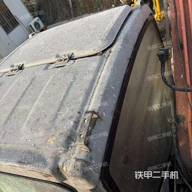 驾驶室顶部（整机外观）