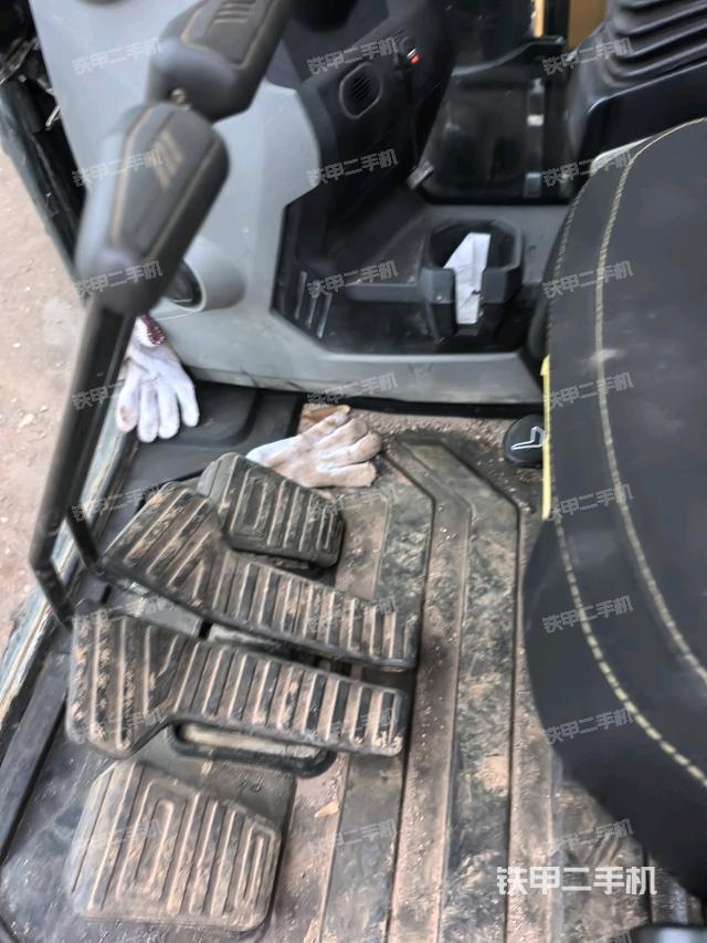 座椅左侧控制台/音响/含左手柄（驾驶室部分）