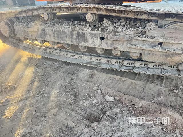 單側(cè)履帶整體（整機(jī)外觀）