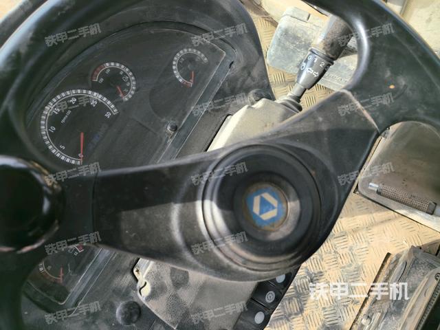 仪表盘全景（压路机驾驶室）