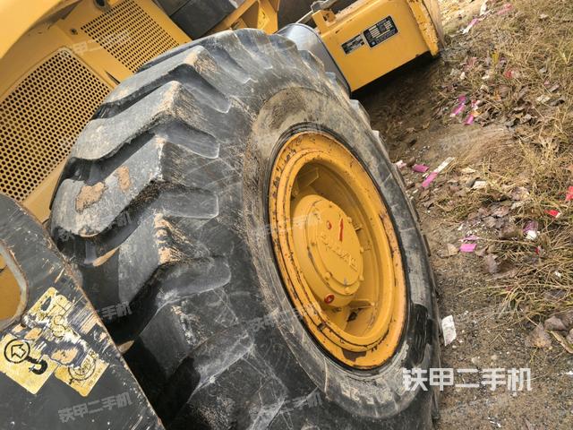 后轮右侧全景（压路机前后车架）