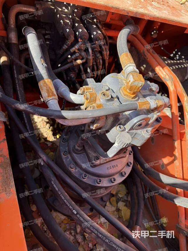 回轉(zhuǎn)馬達和主控閥（整機外觀）