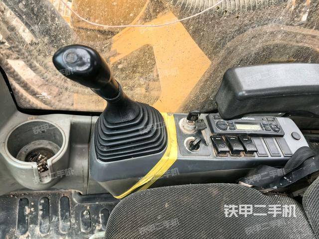 座椅右侧控制台/钥匙门/油门/含右手柄（驾驶室部分）