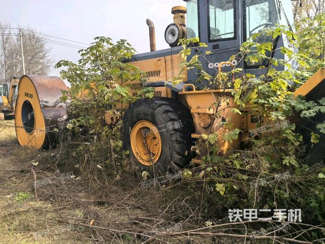 前车架正左侧（压路机前后车架）