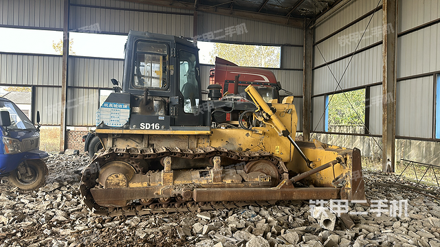 整机左侧（设备外观及核心部件）