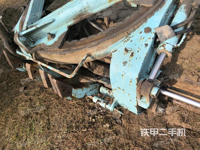 工作装置4（工作装置）