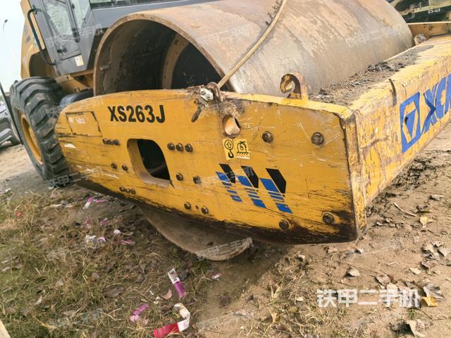 前车架正左侧（压路机前后车架）