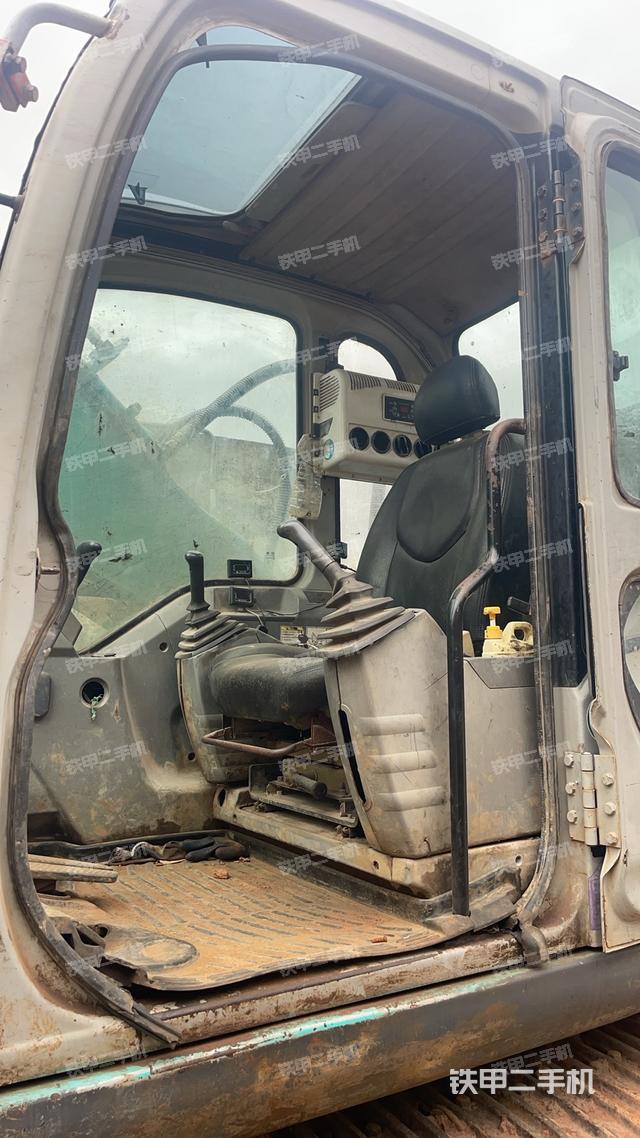 駕駛室整體（整機(jī)外觀）