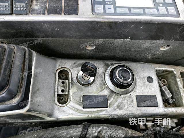 座椅右侧控制台/钥匙门/油门/含右手柄（驾驶室部分）