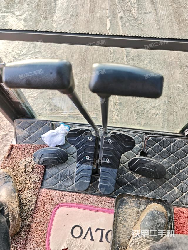 座椅右侧控制台/钥匙门/油门/含右手柄（驾驶室部分）