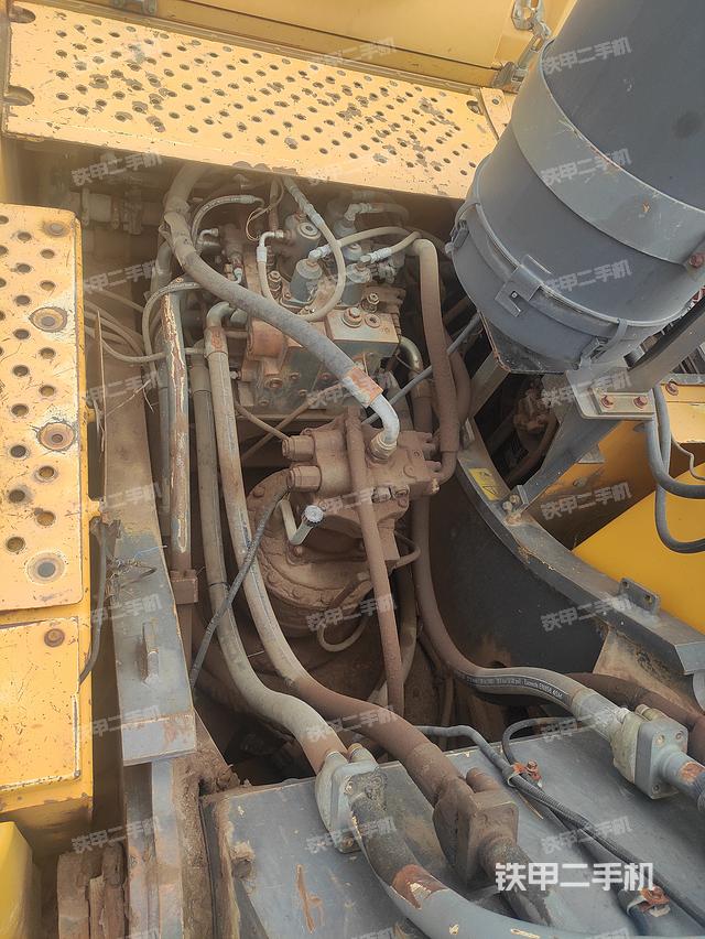 回转马达和主控阀（整机外观）