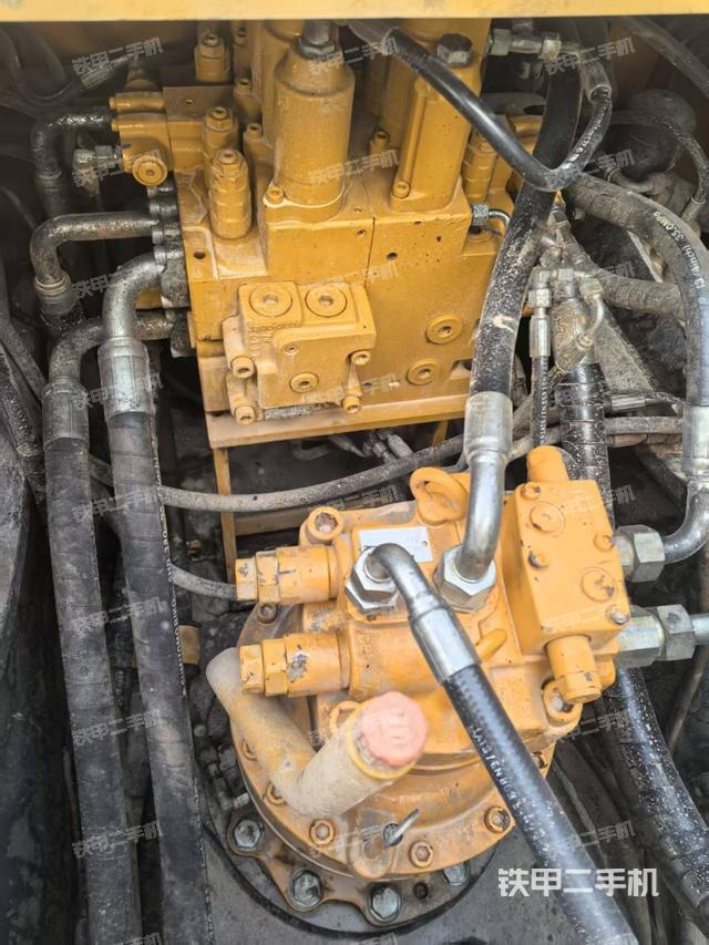 回转马达和主控阀（整机外观）