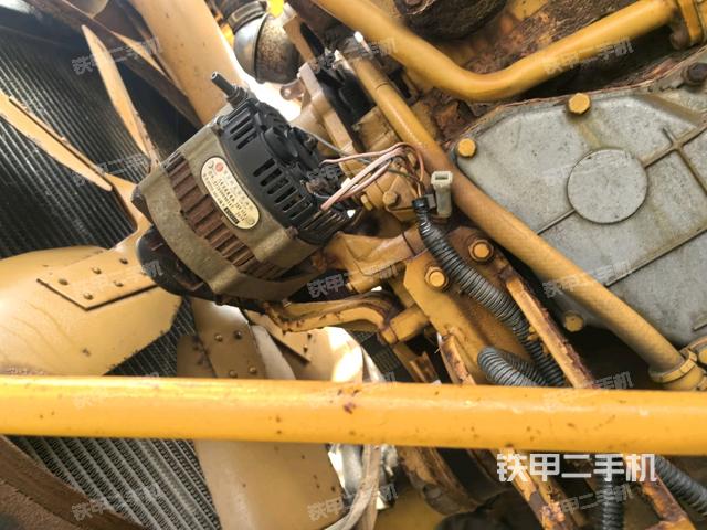 发动机上部全景（压路机发动机舱）