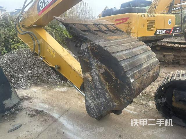 驾驶室顶部（整机外观）