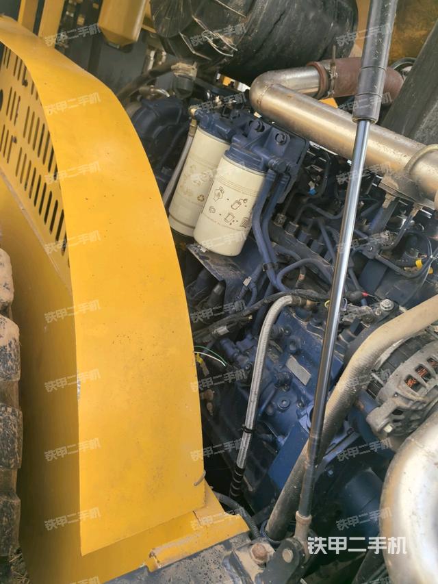 散热器全景（压路机发动机舱）