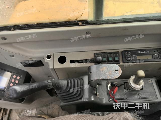 座椅右侧控制台/钥匙门/油门/含右手柄（驾驶室部分）