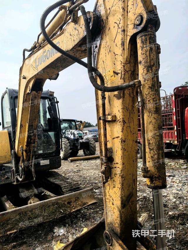 小臂整体左后（工作和回转装置）