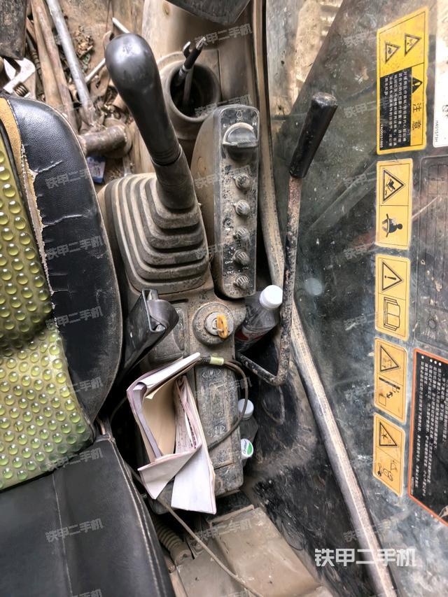 左后方玻璃角標(biāo)（駕駛室部分）