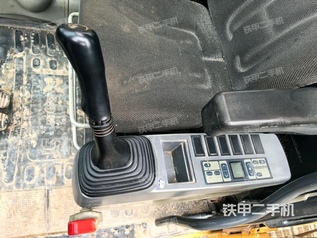 座椅左侧控制台/音响/含左手柄（驾驶室部分）