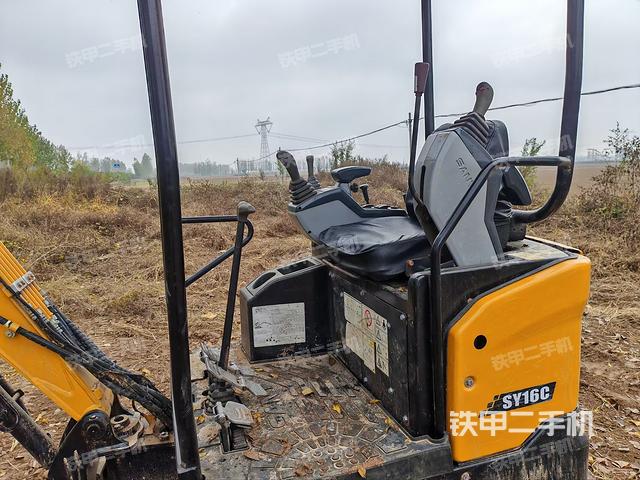 驾驶室顶部（整机外观）