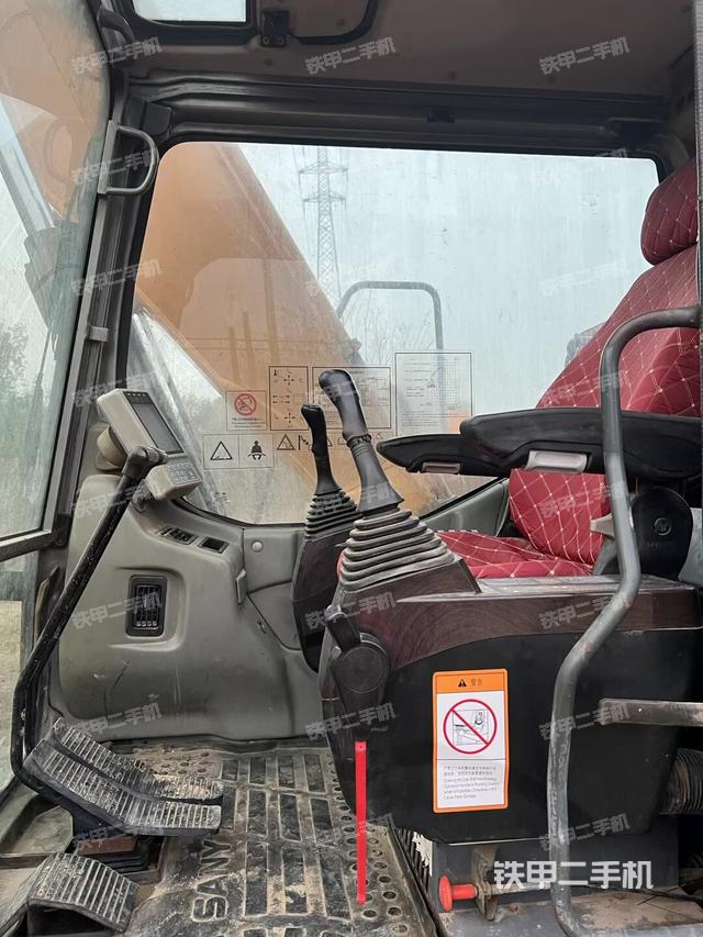 驾驶室整体（整机外观）