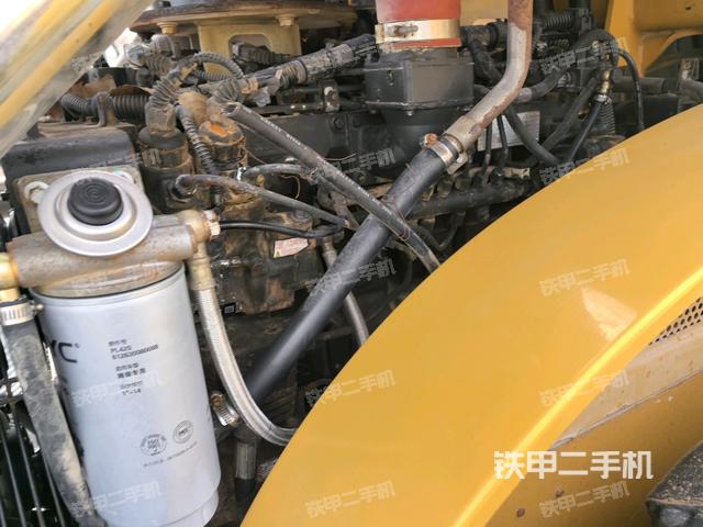 柴油泵全景（压路机发动机舱）