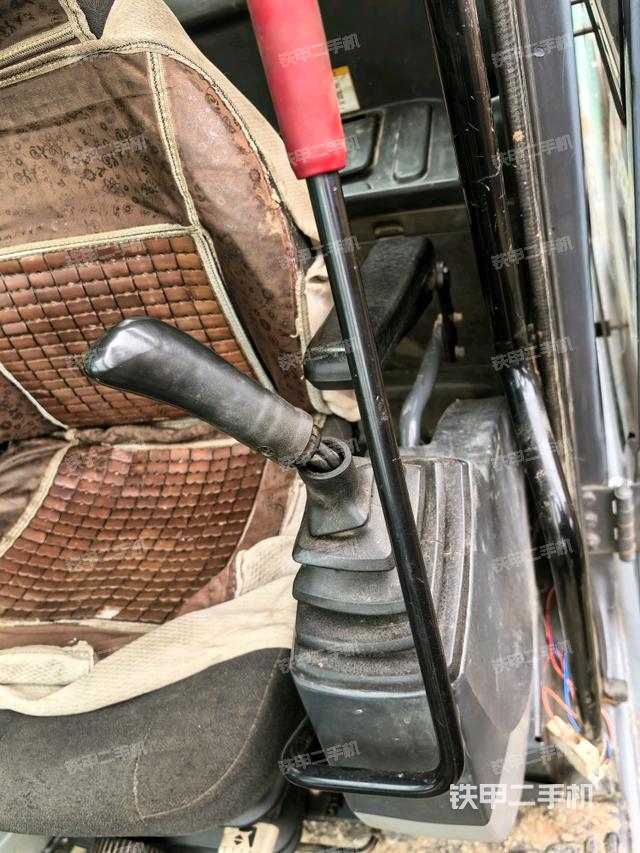 座椅左侧控制台/音响/含左手柄（驾驶室部分）