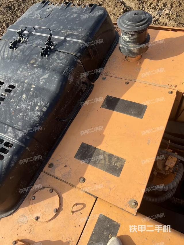 駕駛室頂部（整機外觀）