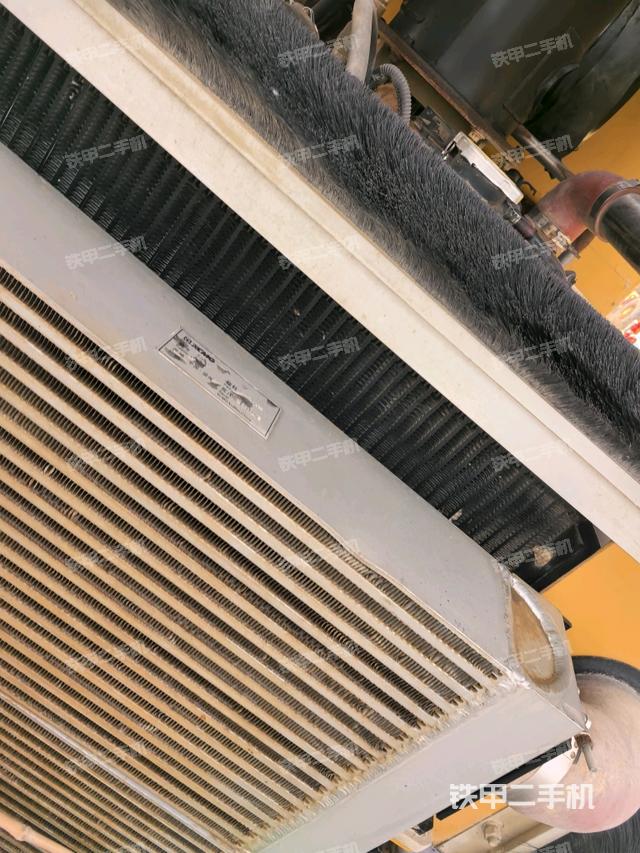 散热器全景（压路机发动机舱）