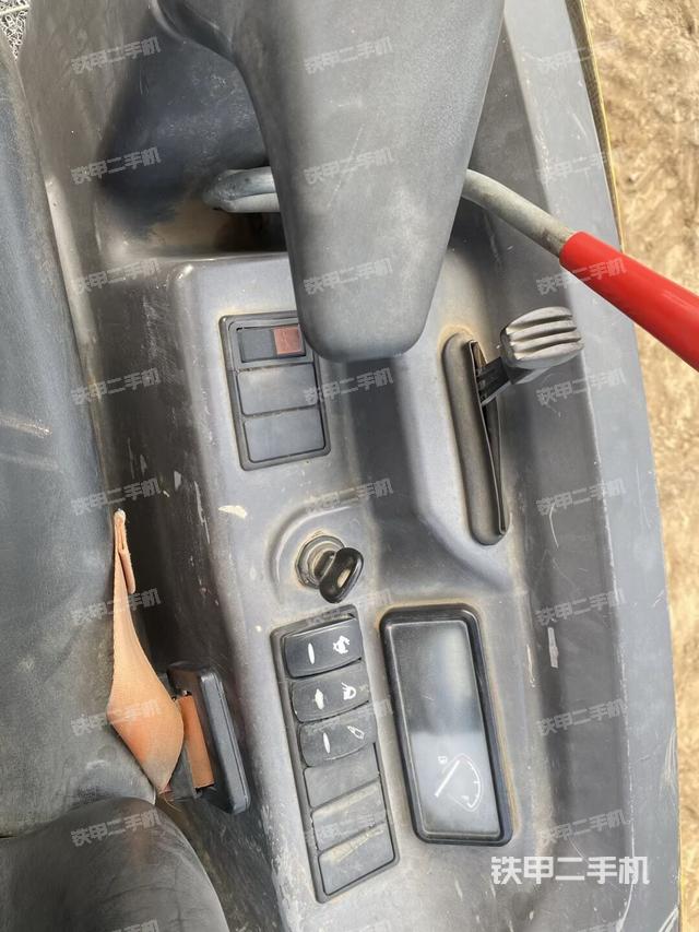 回转马达和主控阀（整机外观）