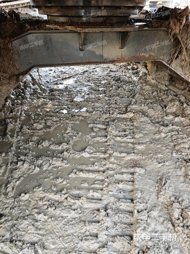 转盘和下车架正前（工作和回转装置）