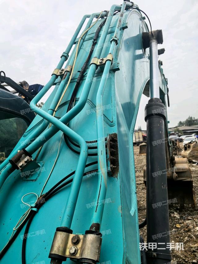 大臂背部俯视（工作和回转装置）