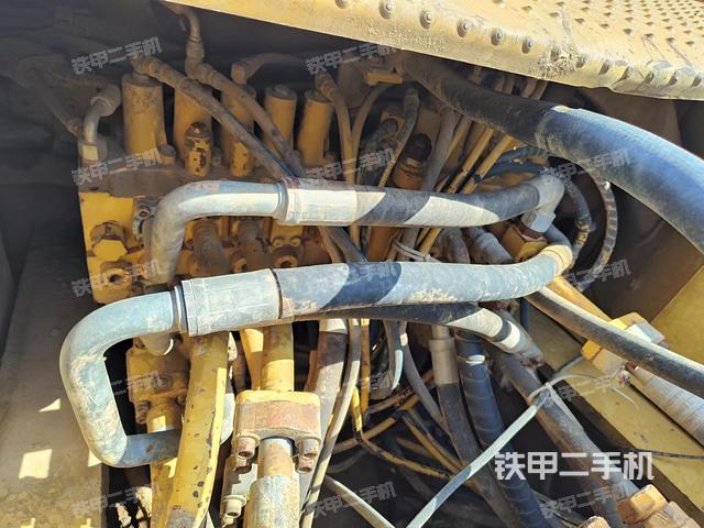 驾驶室顶部（整机外观）