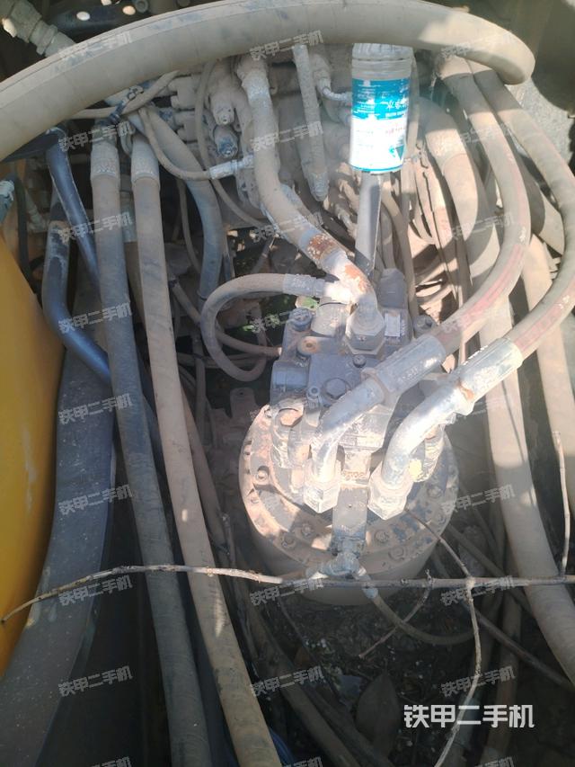 回转马达和主控阀（整机外观）