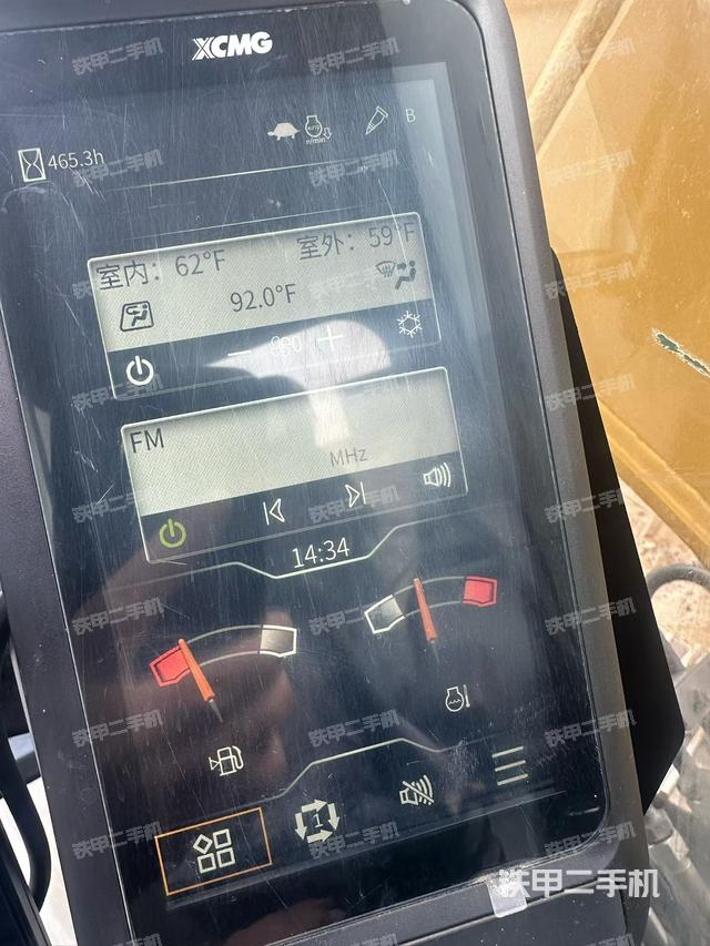 駕駛室頂部（整機外觀）