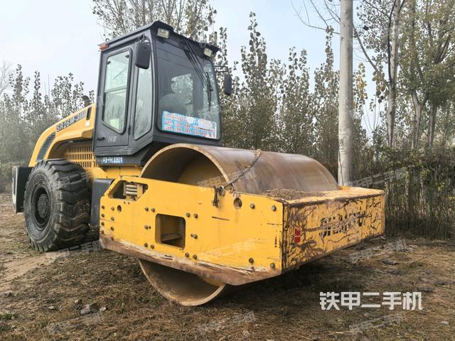 右前45°（压路机整机外观）