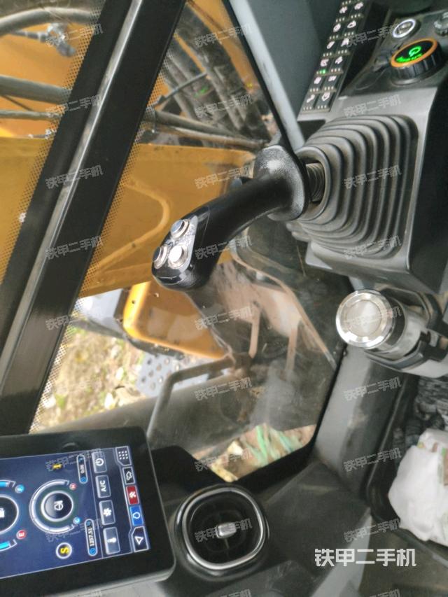 座椅左側(cè)控制臺(tái)/音響/含左手柄（駕駛室部分）