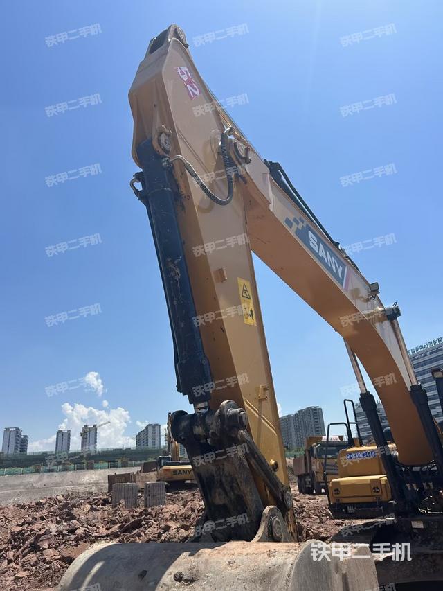 小臂整体左后（工作和回转装置）