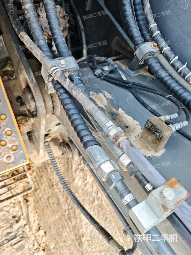 小臂整体左后（工作和回转装置）